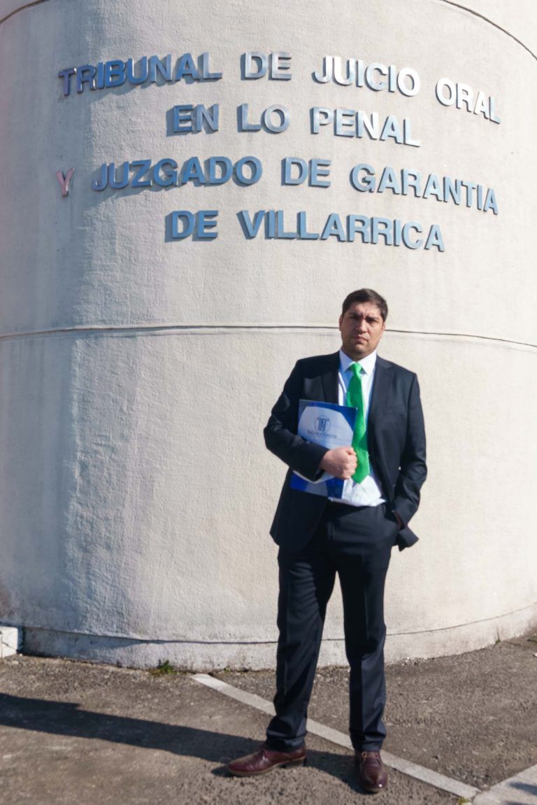 Fotografía 32 — Abogados de Raddatz & Manzur en el Tribunal de Juicio Oral en lo Penal de Villarrica